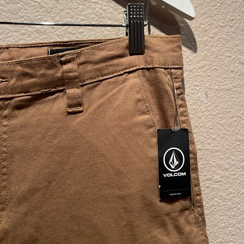 New Volcom Men’s Khaki Brown Shorts Size 30 NWT